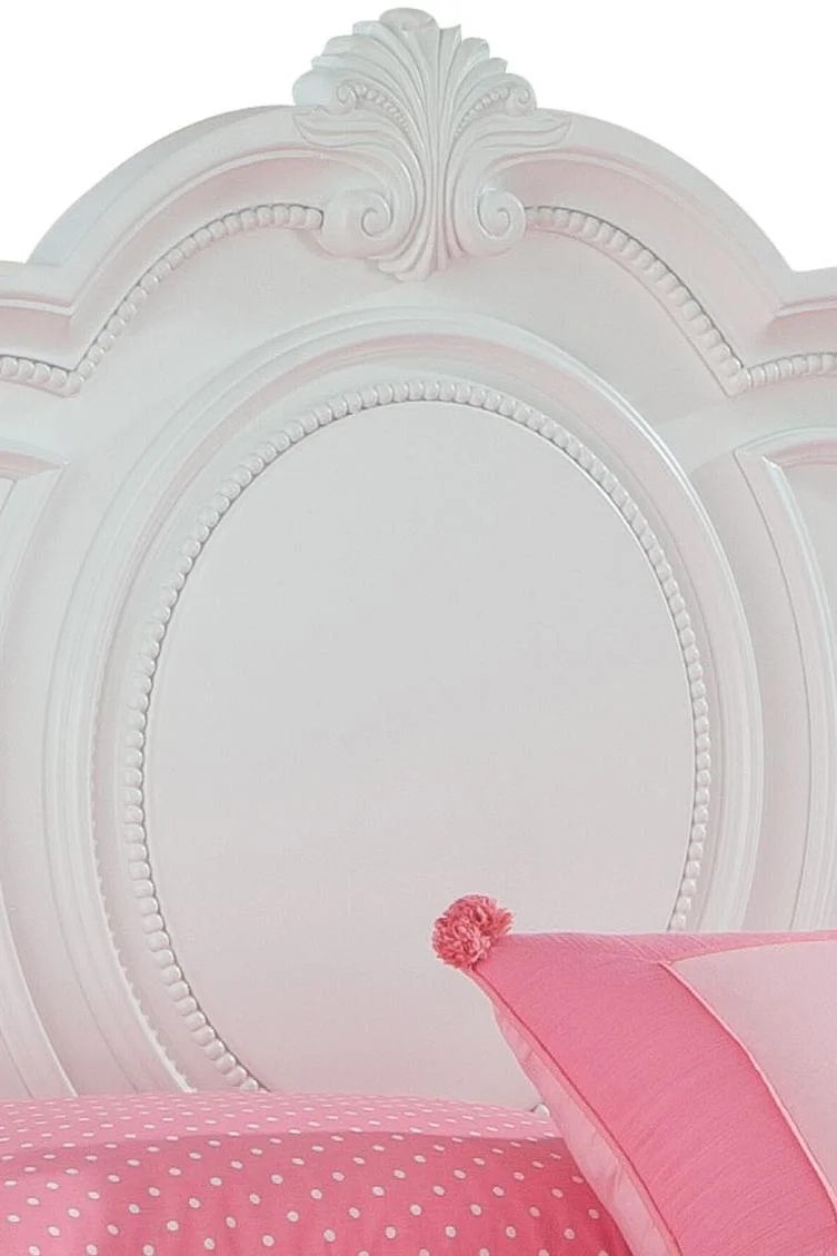 Jessica (94200) by Standard Furniture Royal Furniture